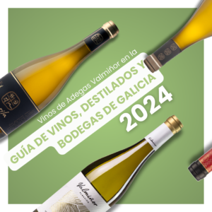 En Adegas Valmiñor celebramos con alegría el logro de cuatro medallas de oro en la Guía de Vinos, Destilados y Bodegas de Galicia 2024. Este reconocimiento resalta la excelencia y autenticidad de nuestras creaciones vinícolas, destacadas entre más de 500 vinos gallegos por su calidad incomparable y su expresión genuina de la tierra. Nos enorgullece presentar nuestros vinos premiados: - Valmiñor (2022): Medalla de Oro. - M-100 (2017): Medalla de Oro +. - Davila (2022): Medalla de Oro +. - Abade de Couto (2020): Medalla de Oro. Te invitamos cordialmente a disfrutar de la experiencia de degustar nuestros vinos y descubrir la esencia única de Galicia en cada sorbo. Estamos seguros de que te cautivarán con su excepcional sabor y carácter.